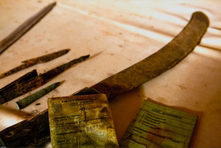 war crimes collecting evidence, Documenting Rwandan genocide weapons - Ron Haviv, VII